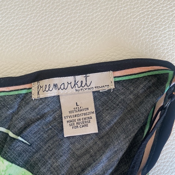 Dress with tropical print - Picture 2 of 5